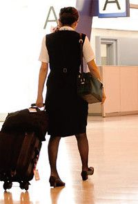 水沢絵里子（仮名）42歳 客室乗務員●整理解雇に怯えつつ日々フライトをこなす。「50代の人は4年前の希望退職に応募しておけば退職金が5倍ほど違ったと後悔している」。（※写真と本文は関係ありません）