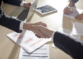 「目先の利益」と「人の頼み」優先すべきはどちらか