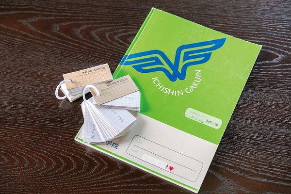 子どものお下がりのノートと単語帳