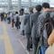 道徳心がないからでも､自分勝手だからでもない…日本の｢彼ら｣が列に割り込み､物を買い占める本当の理由