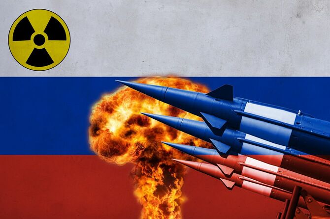 ロシア国旗を背景に浮かぶロケット弾