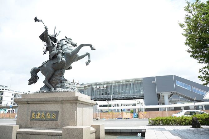島津義弘公騎馬像(伊集院駅)