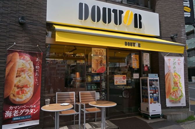 ドトールコーヒーショップの代々木店外観＝2024年4月13日、東京都渋谷区