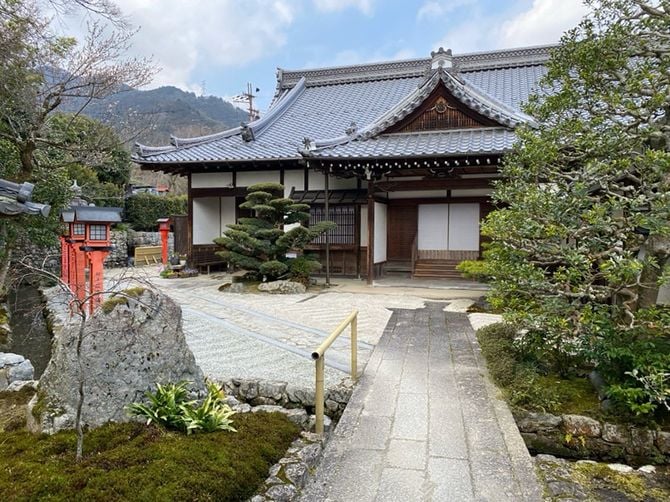 大阿闍梨Bが住職を務める寺