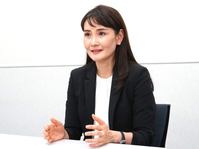 インタビューに答える松本めぐみさん