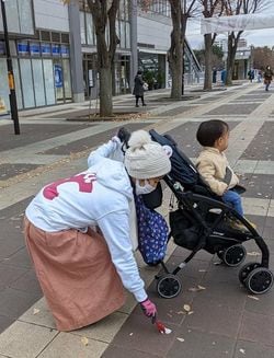 当選後も、保育園送迎時のゴミ拾いは続けている