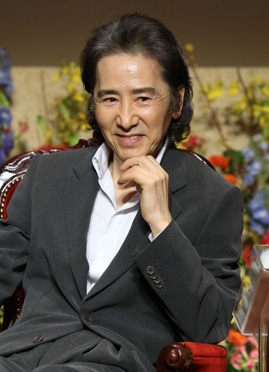1月18日、19日にテレビ朝日で放送される松本清張二夜連続ドラマスペシャル「三億円事件」「黒い福音」の特別記者会見に出席した俳優の田村正和=2014年1月9日、東京都港区六本木のテレビ朝日本社