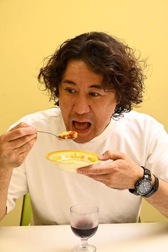 ワインの後にミラノ風ドリアを食べるヨッピーさん