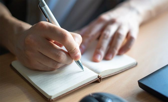 ノートに書く接写