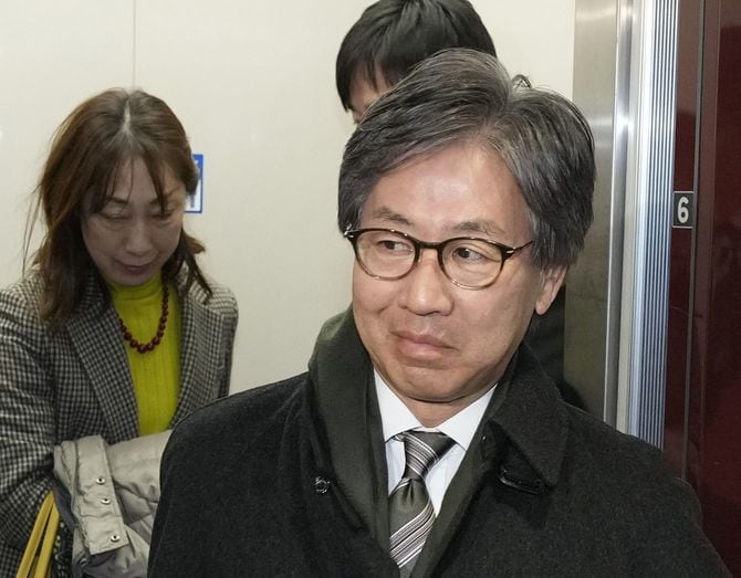 中道改革連合の執行役員会に臨む安住淳共同幹事長＝2026年2月9日、東京・永田町の党本部