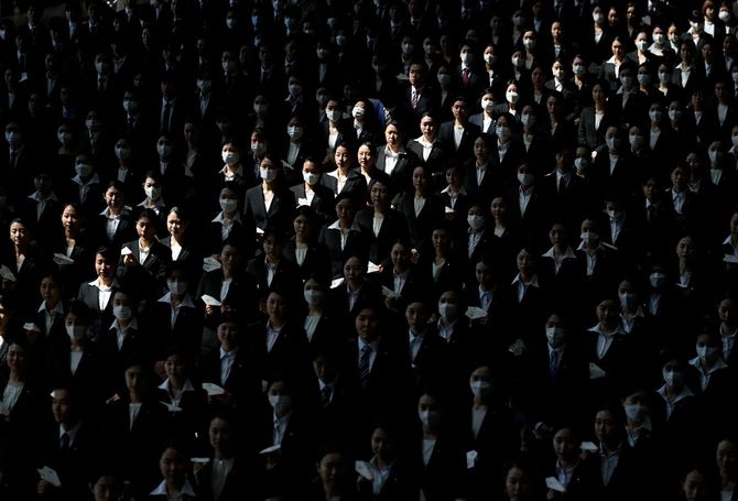 入社式に出席する日本航空グループ（JAL）の新入社員