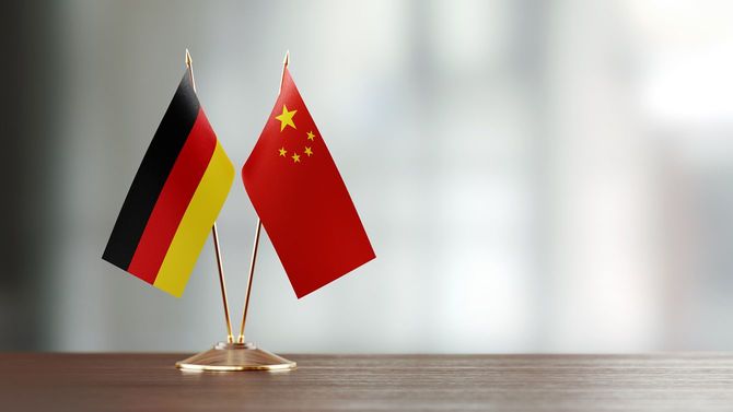 ドイツと中国の旗