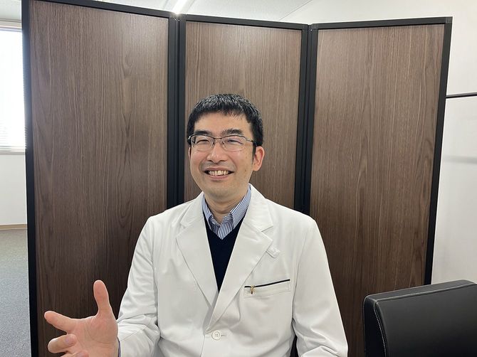 吉本尚（よしもと・ひさし）1979年生まれ。北海道出身。2019年1月、北茨城市民病院附属家庭医療センターに総合診療科で日本初となるアルコール低減外来を開設。その後、筑波大学附属病院でもアルコール低減外来を開設した