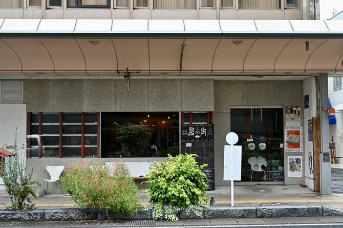 劇場でありカフェでもある「犀の角」の外観