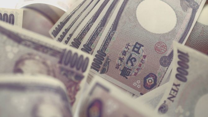 多数の一万円札