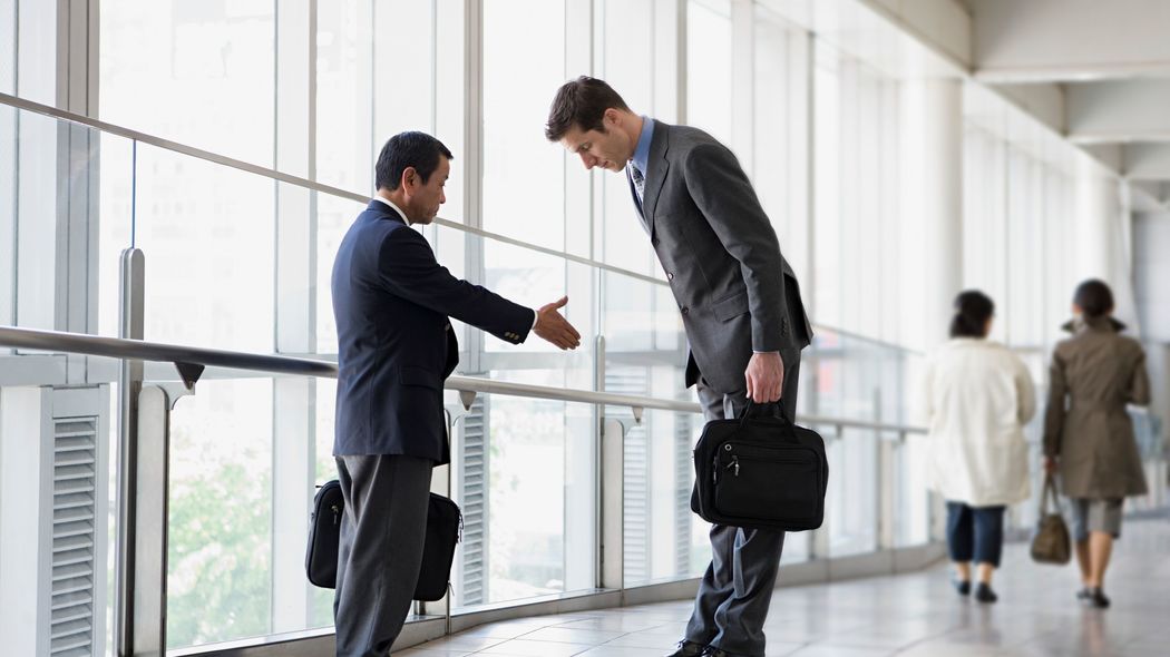 お礼ぐらいしか思い浮かばない…仕事のできない営業マンが｢お客と話すことがない｣と悩んでしまうワケ ｢自分ごとのように感動している言葉｣で話す