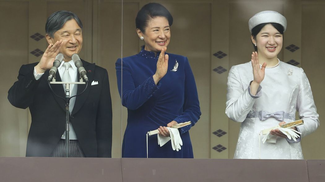 人々は雨の中､誰に言われるでもなく静かに傘を閉じた…皇室研究家が目撃した｢天皇誕生日の一般参賀の風景｣【2024編集部セレクション】 ｢昭和天皇の葬列の光景を思い出した｣