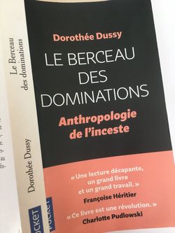 ドロテ・デュシ氏の著書 写真＝プラド夏樹