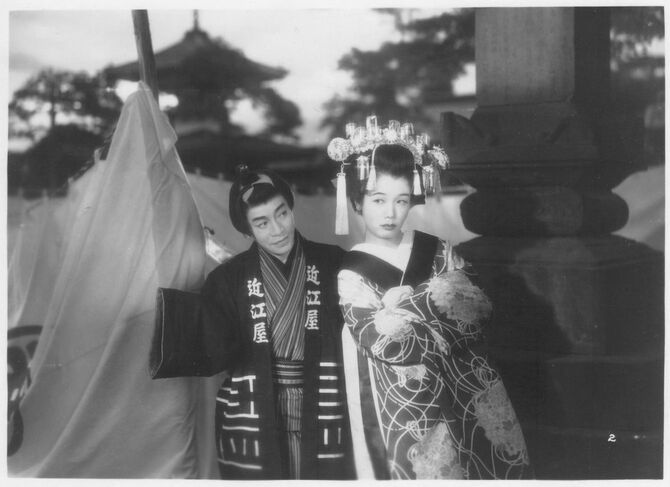 映画『お染久松』（1949年）の笠置シヅ子（右）と榎本健一（左）