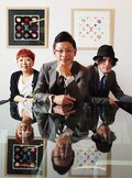 ファッション通販サイト「ZOZOTOWN」を運営するスタートトゥデイの前澤友作社長(中央)。スタッフのほぼ全員が最先端ファッションに身を包む。