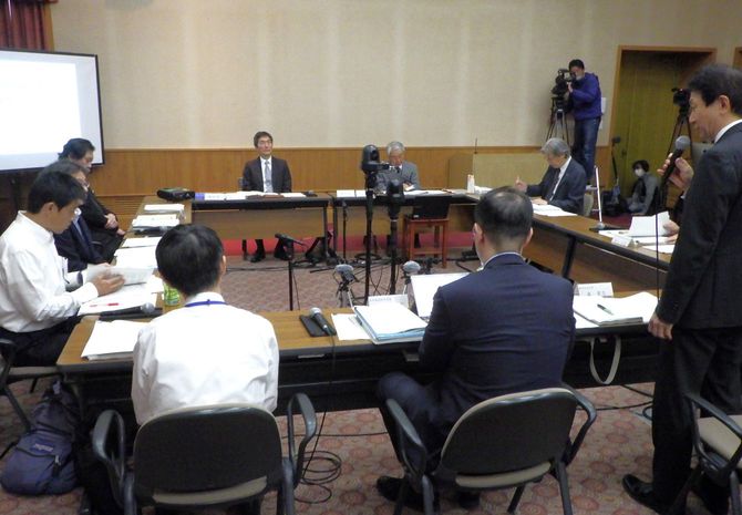 国への意見案を議論した10月20日の県生物多様性専門部会（静岡県庁）