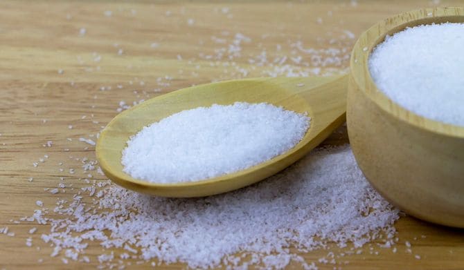 スプーン上のグルタミン酸ナトリウム