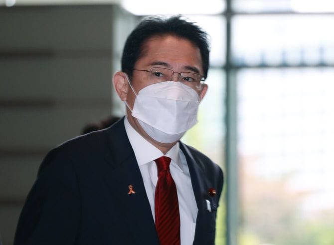 首相官邸に入る岸田文雄首相=2022年11月1日、東京・永田町