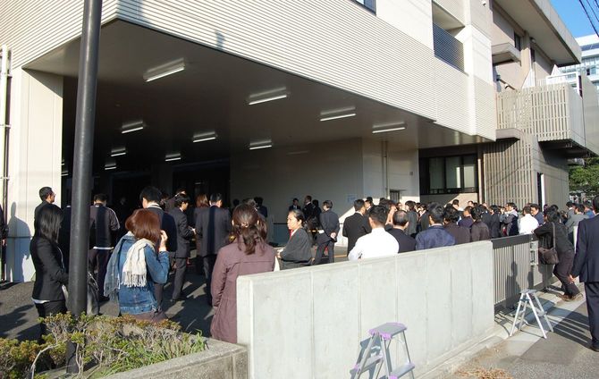 宮崎家族3人殺害・傍聴券を求める人々