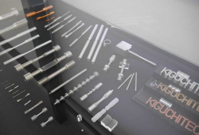 試験機器の規格に合うように金属を切り出し、加工する技術も必要となる