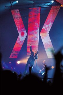 2009年、デビュー25周年記念ツアーを開催。そのファイナル、10年2月6日の武道館公演にて。