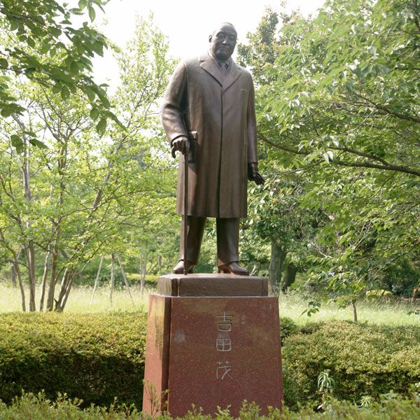 首相なんて大体バカな奴がやるもんですよ 吉田茂が文藝春秋のインタビューで 愚痴った 真意 就任するや否やバカ呼ばわりされる President Online プレジデントオンライン