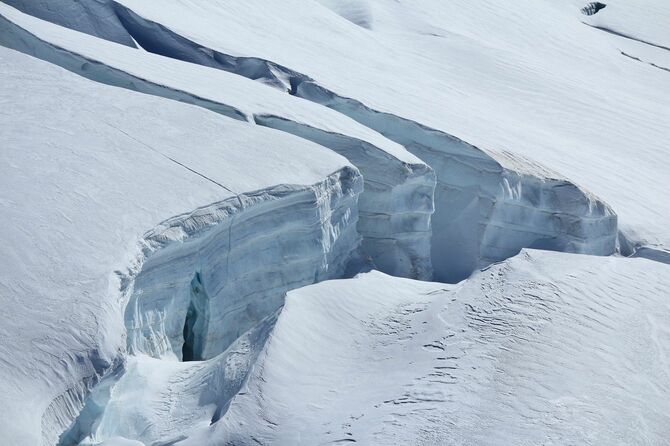 氷河の裂け目