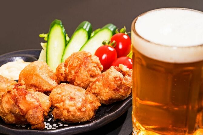 ビールジョッキと唐揚げ