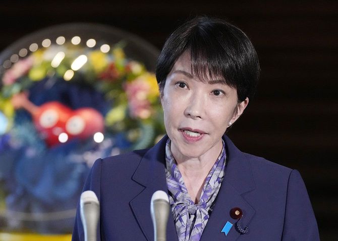 オマーンのハイサム国王との電話会談後、記者団の取材に応じる高市早苗首相＝2026年8月10日、首相官邸