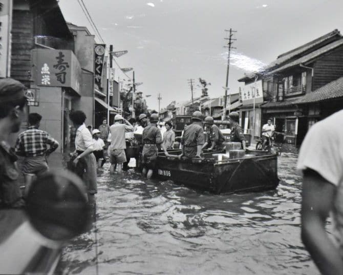 1959年9月、伊勢湾台風による洪水被害