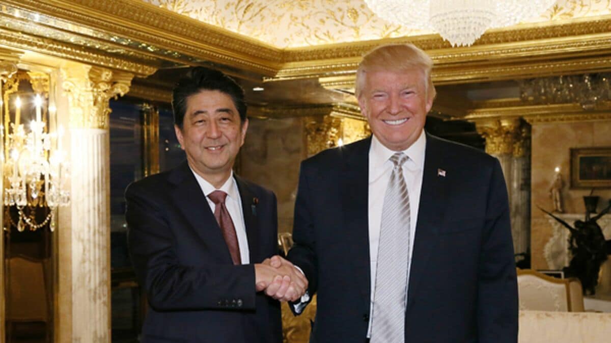 リエ元安倍総理がトランプ大統領に-レアーNAGAE テクスチャー仕上げ なぜトランプは安倍晋三を信頼したのか…超異例の大統領就任前の会談を