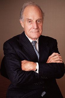 <strong>チャールズ・エリス</strong>●グリニッジ・アソシエイツ創設者。イェール大学卒業後、ハーバード・ビジネス・スクールで最優秀のMBA、ニューヨーク大学でPh.D取得。1972年、戦略コンサルティング会社グリニッジ・アソシエイツを設立。2001年から09年まで世界最大級の投信会社バンガードの社外取締役を務めた。