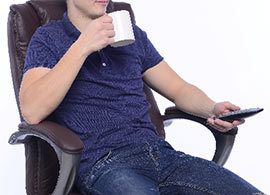 「休日時間」の過ごし方は年収と関係するか