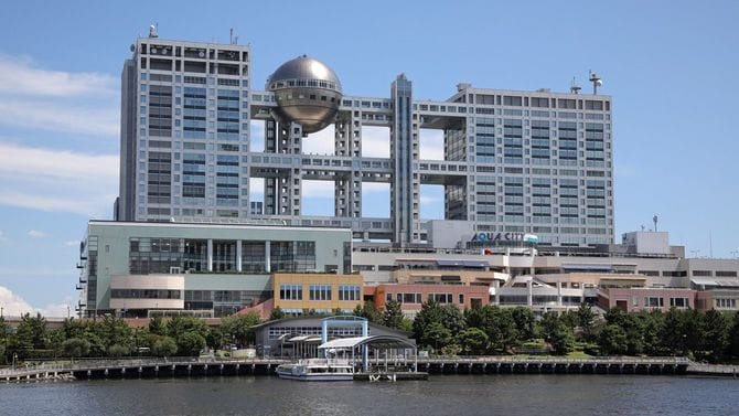 フジテレビ本社。夏のイベントで大打撃か。