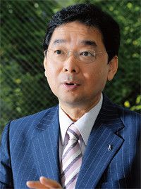 <strong>小宮コンサルタンツ代表 小宮一慶</strong>●1957年、大阪府生まれ。京都大学法学部卒。旧東京銀行に入行。米国ダートマス大学経営大学院留学(MBA)。96年、小宮コンサルタンツを設立。著書に『日経新聞の数字がわかる本』『「超具体化」コミュニケーション実践講座』など多数。