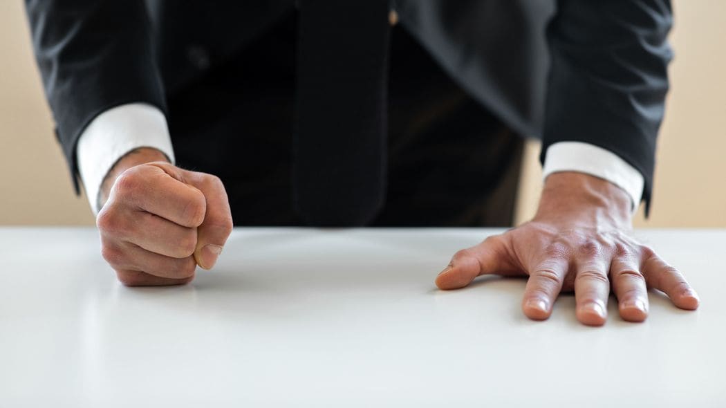 怒っている人に｢規則なので｣は逆効果…心理学博士が勧める｢被害者意識が強い人｣への最強の初期対応