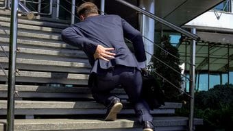 ずっと"きれいな姿勢"だと、ぎっくり腰になる