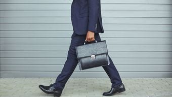 ｢そこが正解だったか｣訪問先でのバッグの置き方でバレる一流二流三流…空き座席に置いていいのか問題の答え