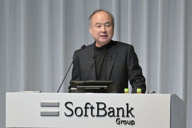 決算説明会であいさつするソフトバンクグループ（SBG）の孫正義会長兼社長