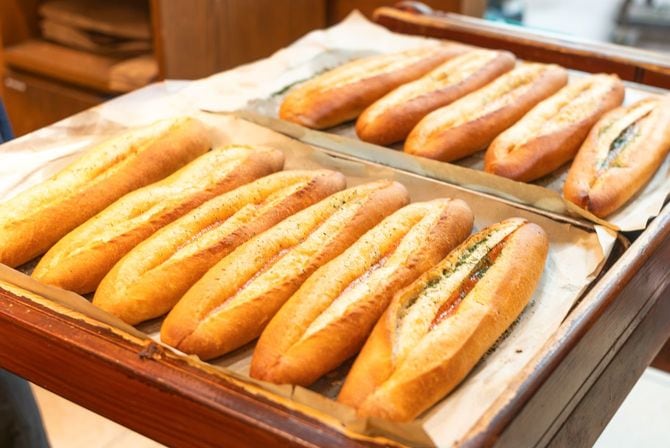 客は常に焼きたての明太フランスを手にすることができる