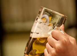 なぜ飲み会で酔ったときの記憶は思い出せないのか