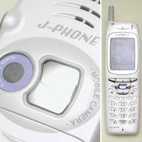 業界最下位のJ-PHONE×シャープが2位に急浮上…iPhoneより7年早く