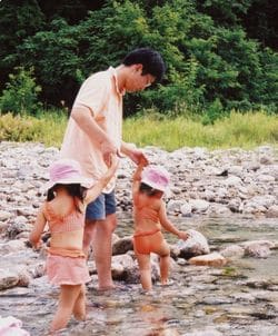 夫・弘典さんと娘たち