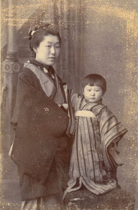 小泉八雲の妻セツと長男の一雄　写真提供＝小泉家（無断複製禁止）