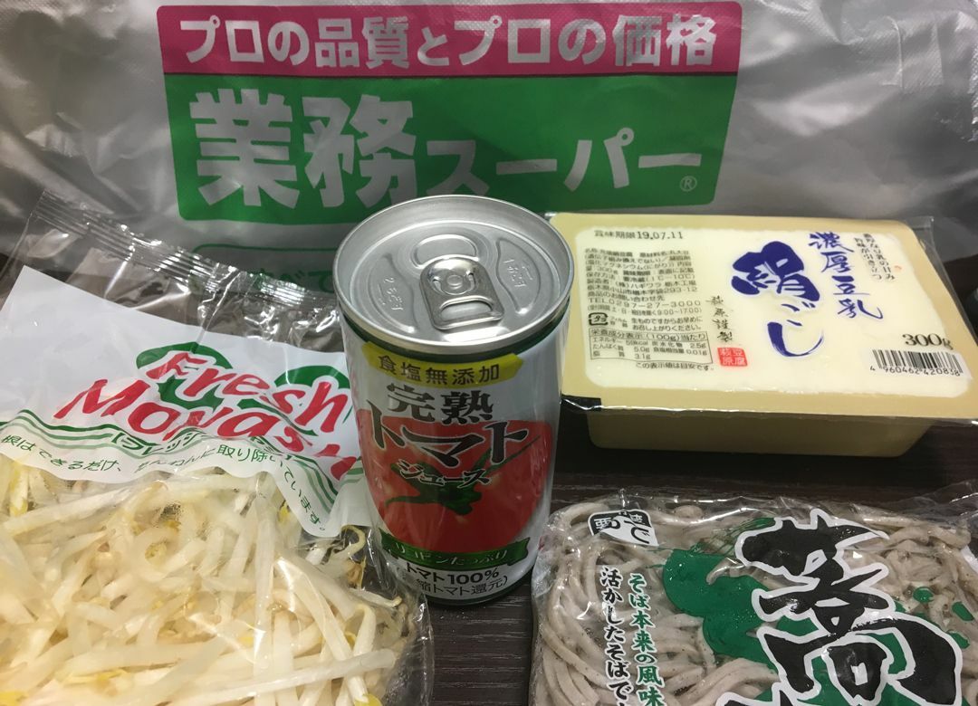 独特の品揃え「業務スーパー」強さのワケ 1リットルの甘味はコスト減の産物